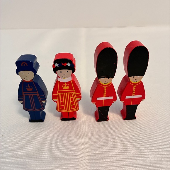 Little London City Wooden 18 Piece Play Set for Kids - Picture 5 of 9